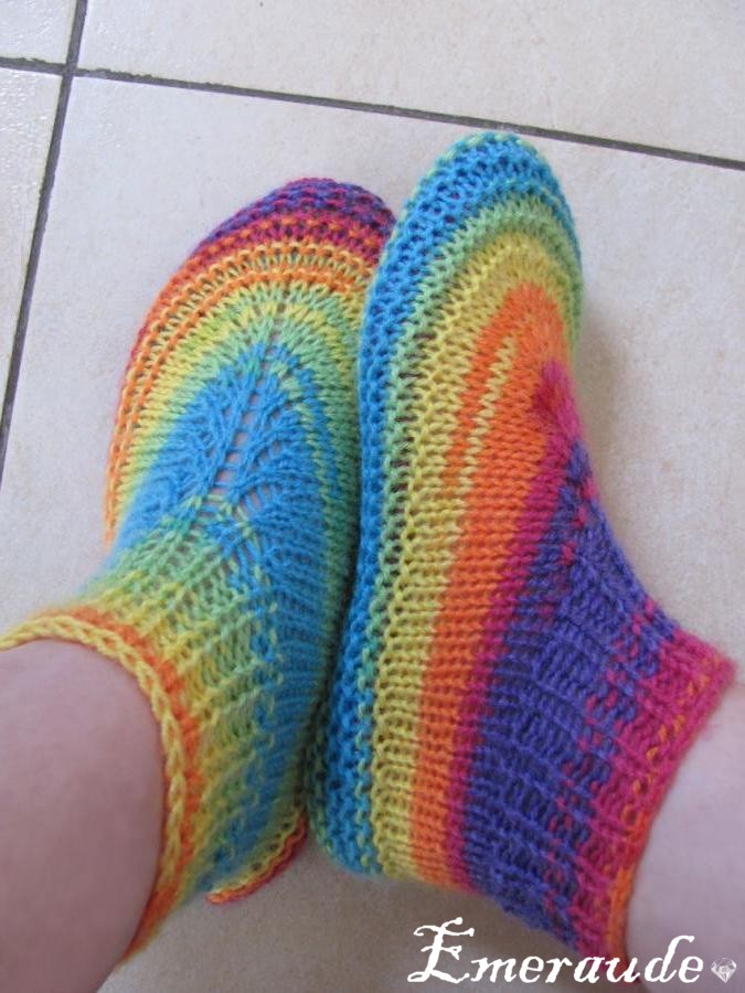 Tricot chaussons adulte arc en ciel Les passions d Emeraude